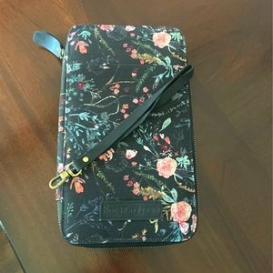 House of flynn traveler's wallet